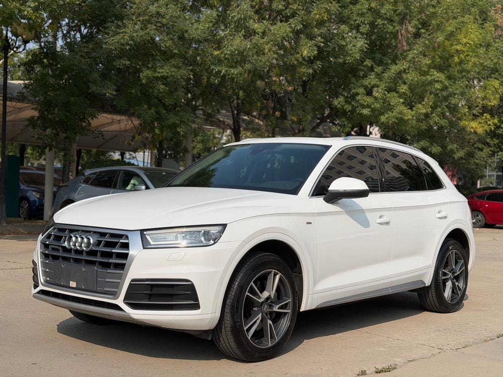 Audi Q5L 2018 — фото автомобиля 1