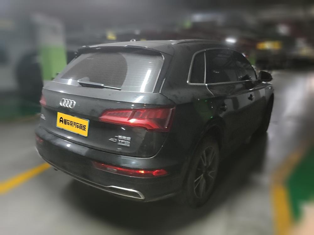Audi Q5L 2020 — фото автомобиля 1