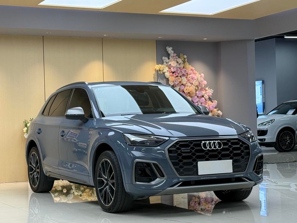 Audi Q5L 2021 — фото автомобиля