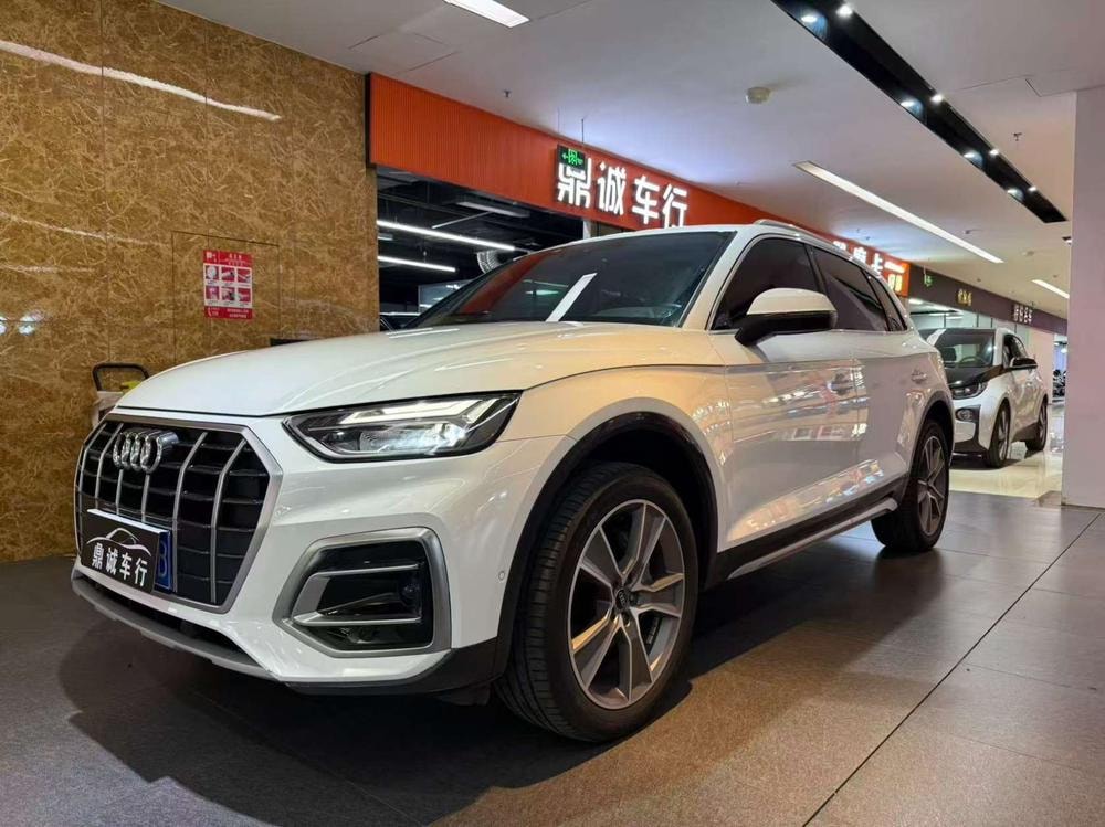 Audi Q5L 2022 — фото автомобиля 1