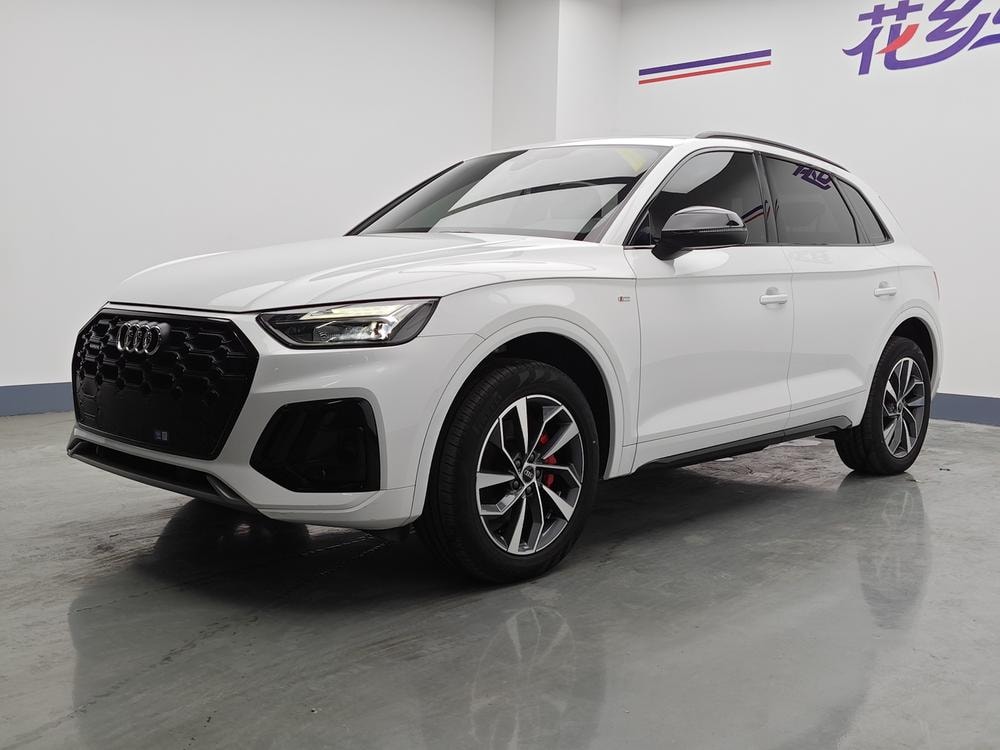 Audi Q5L 2023 — фото автомобиля 1