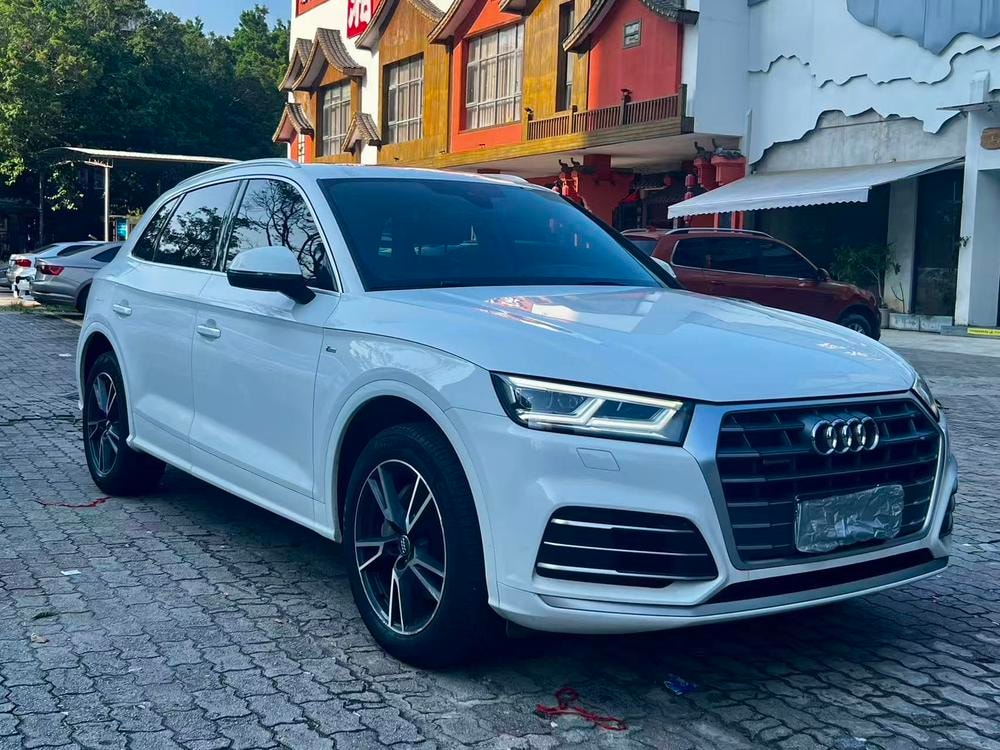 Audi Q5L 2020 — фото автомобиля