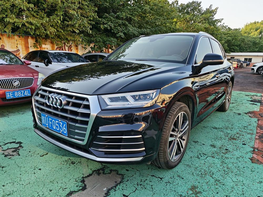 Audi Q5L 2020 — фото автомобиля 1