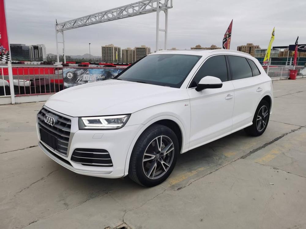 Audi Q5L 2020 — фото автомобиля