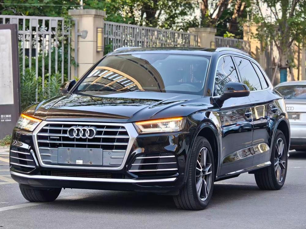 Audi Q5L 2020 — фото автомобиля 1