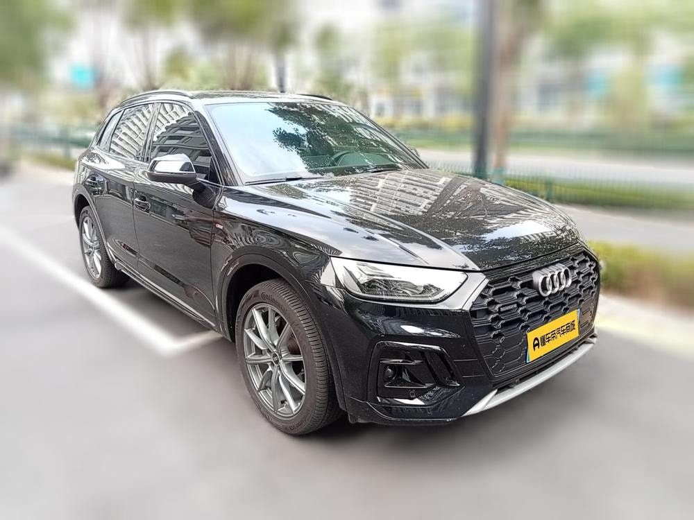 Audi Q5L 2023 — фото автомобиля 1