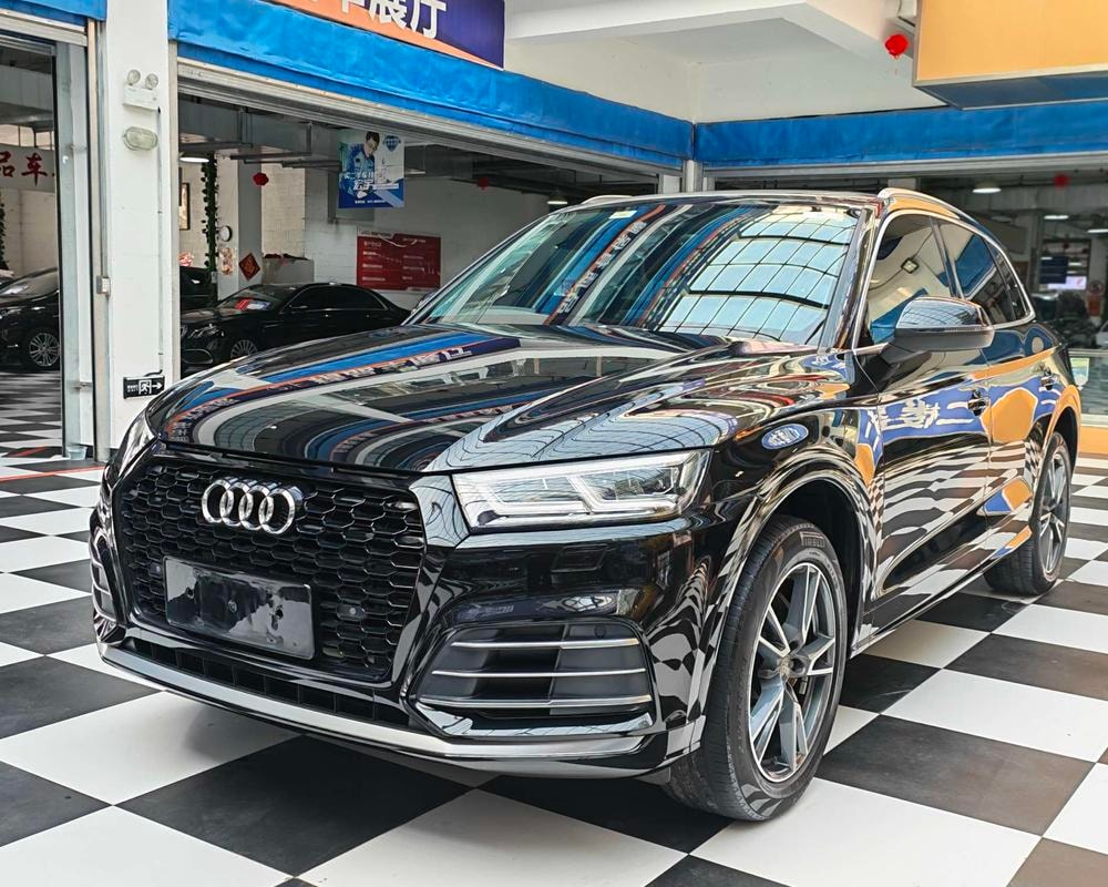 Audi Q5L 2020 — фото автомобиля 1