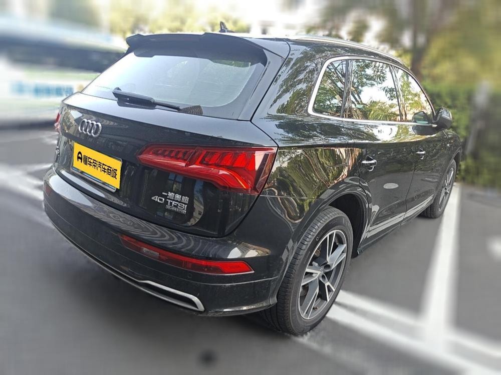 Audi Q5L 2018 — фото автомобиля 1