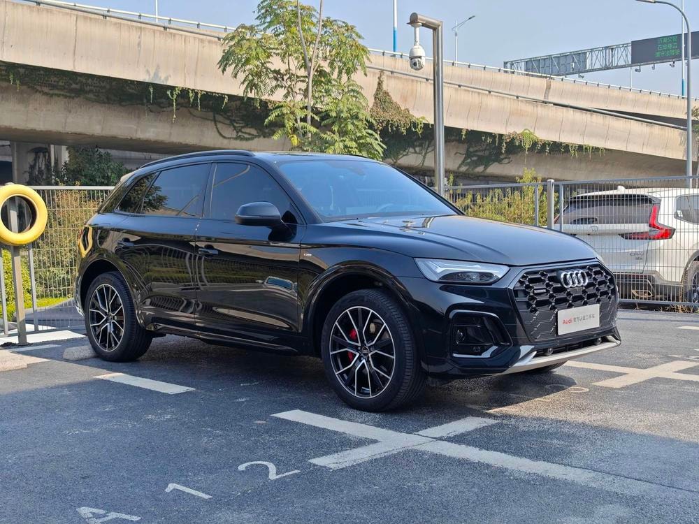 Audi Q5L 2024 — фото автомобиля 1