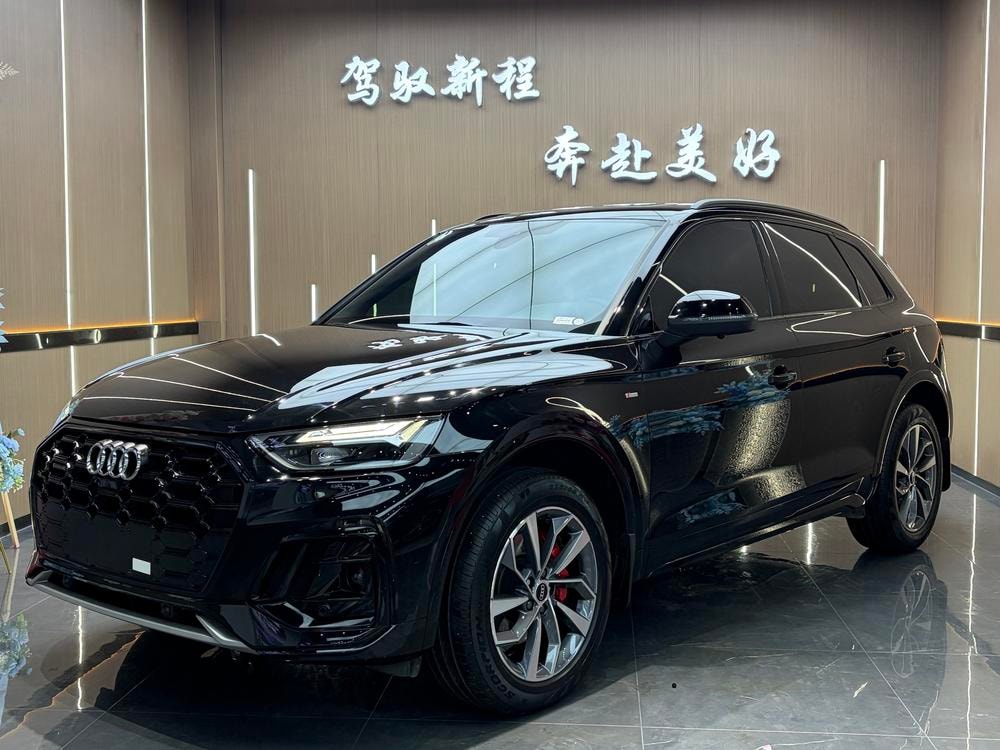 Audi Q5L 2025 — фото автомобиля 1