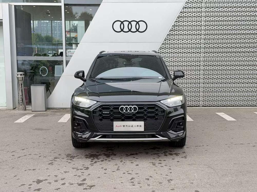 Audi Q5L 2025 — фото автомобиля 1
