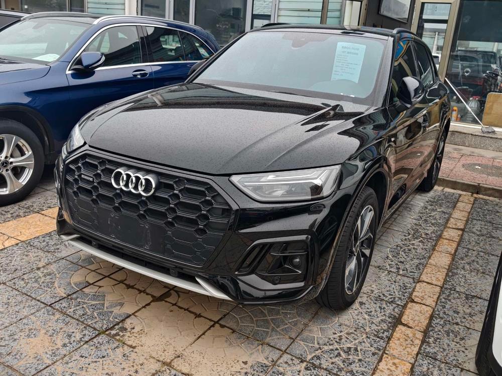Audi Q5L 2023 — фото автомобиля 1