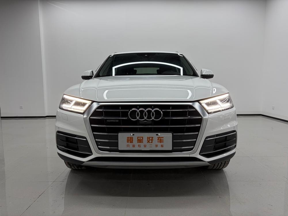 Audi Q5L 2020 — фото автомобиля