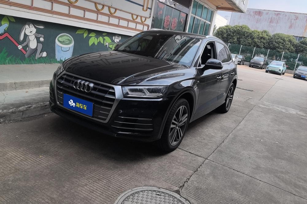 Audi Q5L 2018 — фото автомобиля