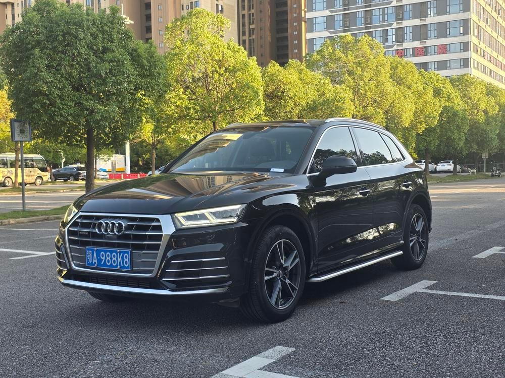 Audi Q5L 2020 — фото автомобиля