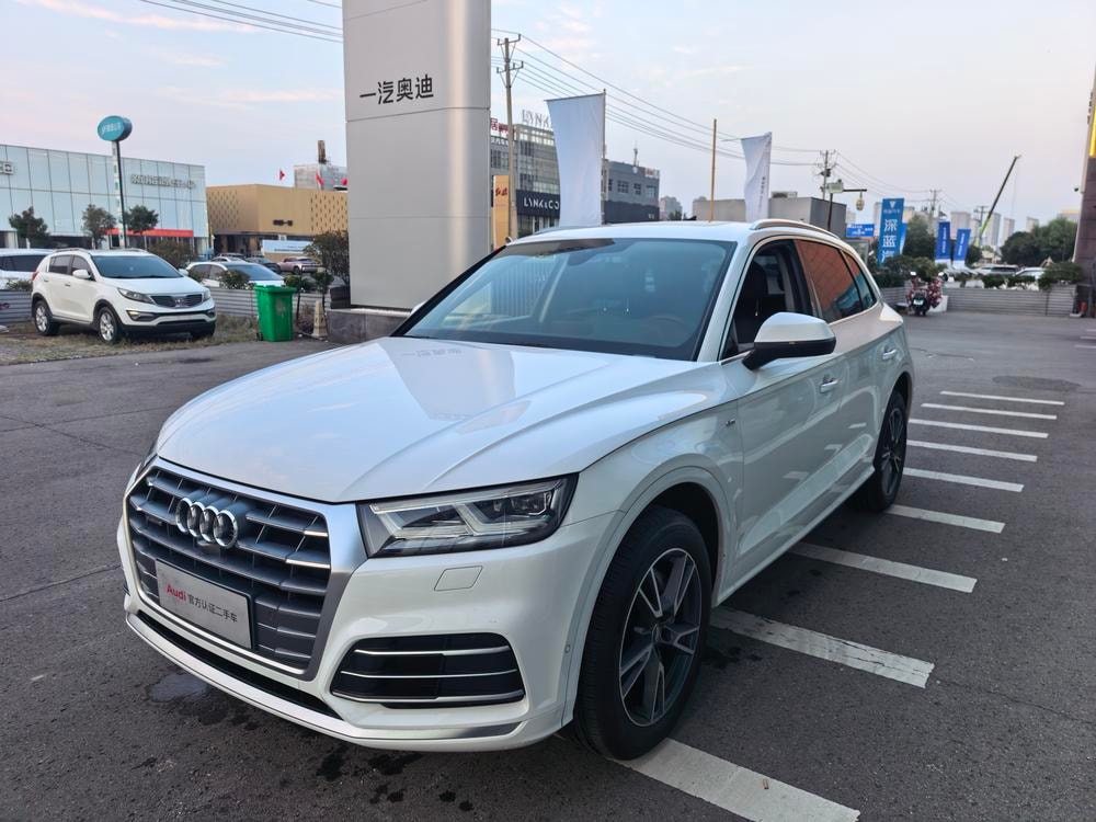 Audi Q5L 2020 — фото автомобиля