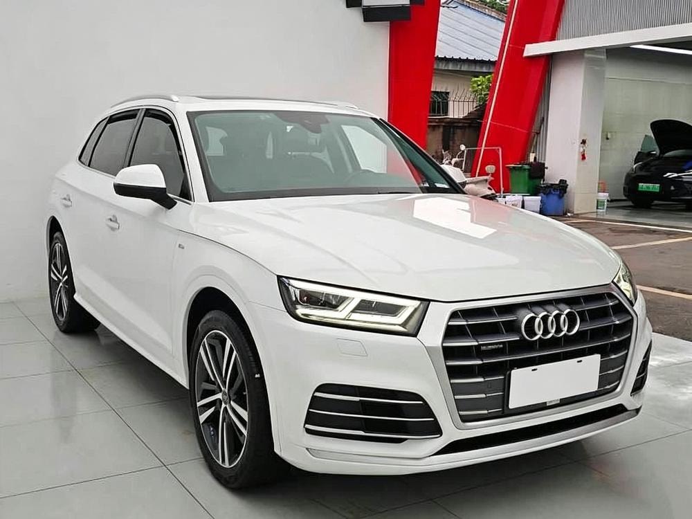 Audi Q5L 2020 — фото автомобиля
