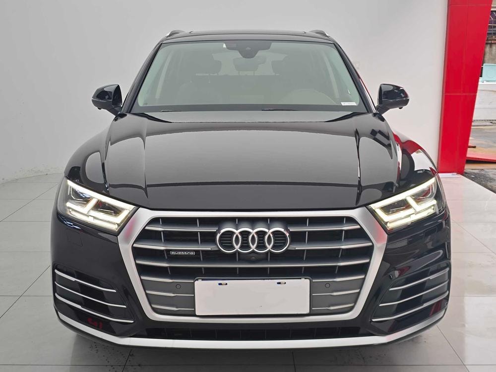 Audi Q5L 2020 — фото автомобиля
