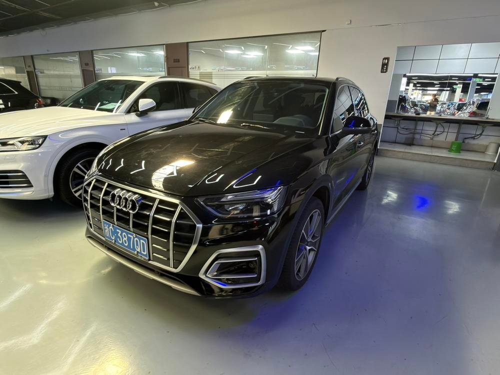 Audi Q5L 2022 — фото автомобиля