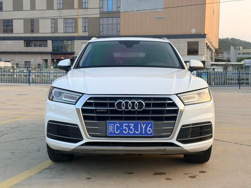 Audi Q5L 2018 — фото автомобиля