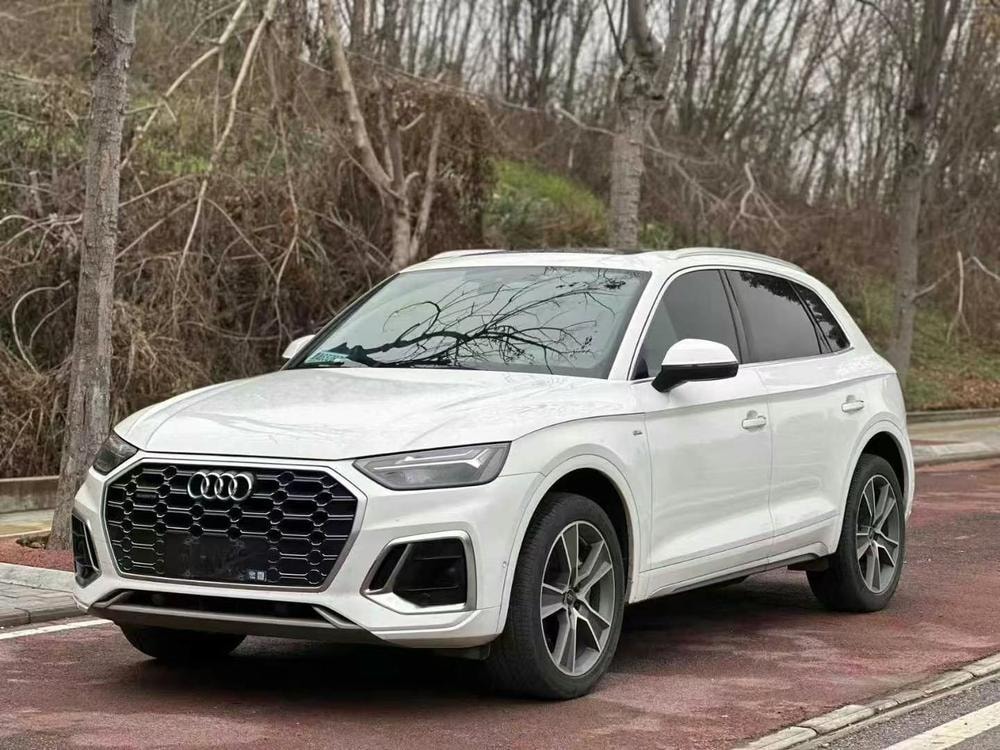 Audi Q5L 2022 — фото автомобиля