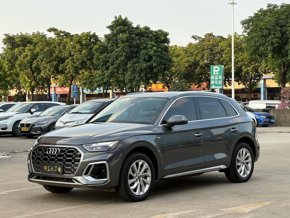 Audi Q5L 2023 — фото автомобиля