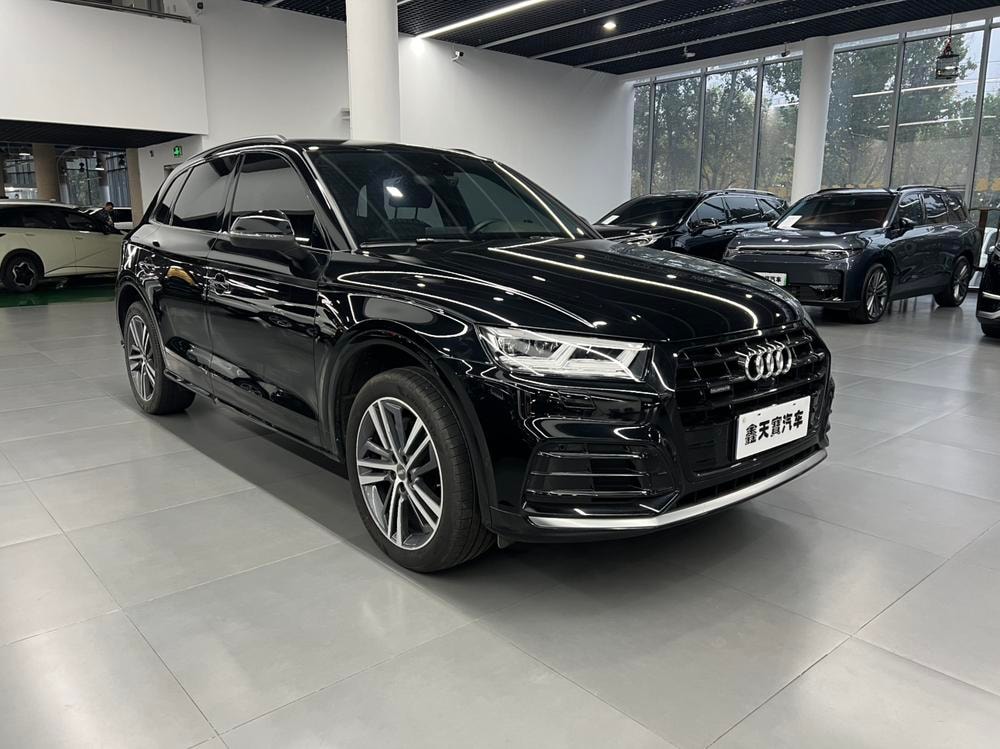Audi Q5L 2020 — фото автомобиля