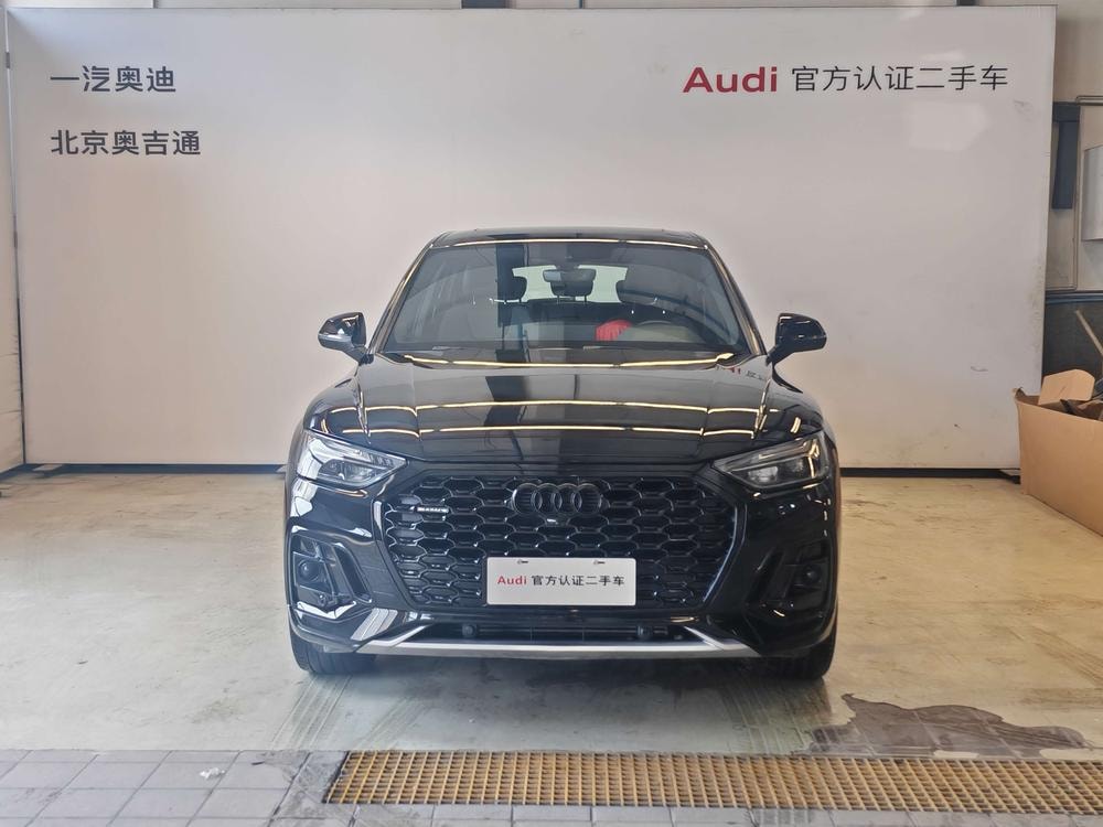 Audi Q5L Sportback 2023 — фото автомобиля 1