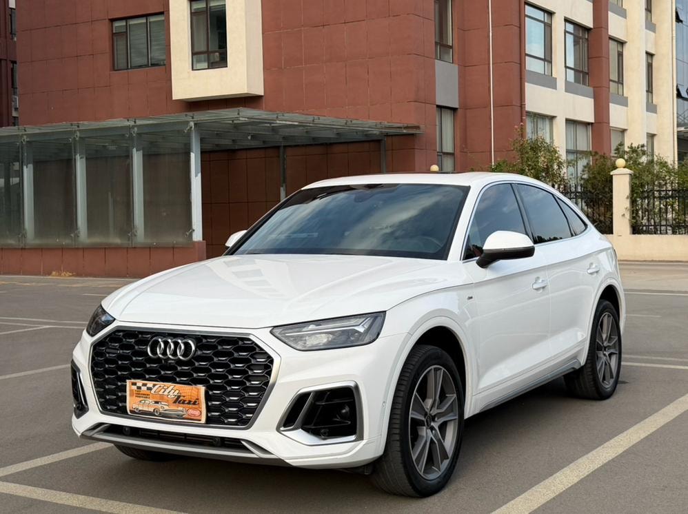 Audi Q5L Sportback 2022 — фото автомобиля