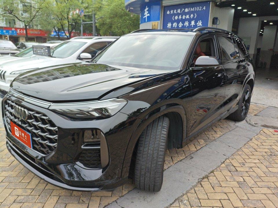 Audi Q6 2023 — фото автомобиля