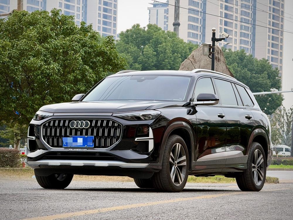 Audi Q6 2025 — фото автомобиля