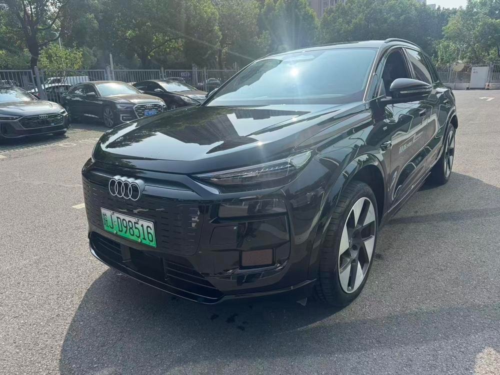 Audi Q6L e-tron 2026 — фото автомобиля