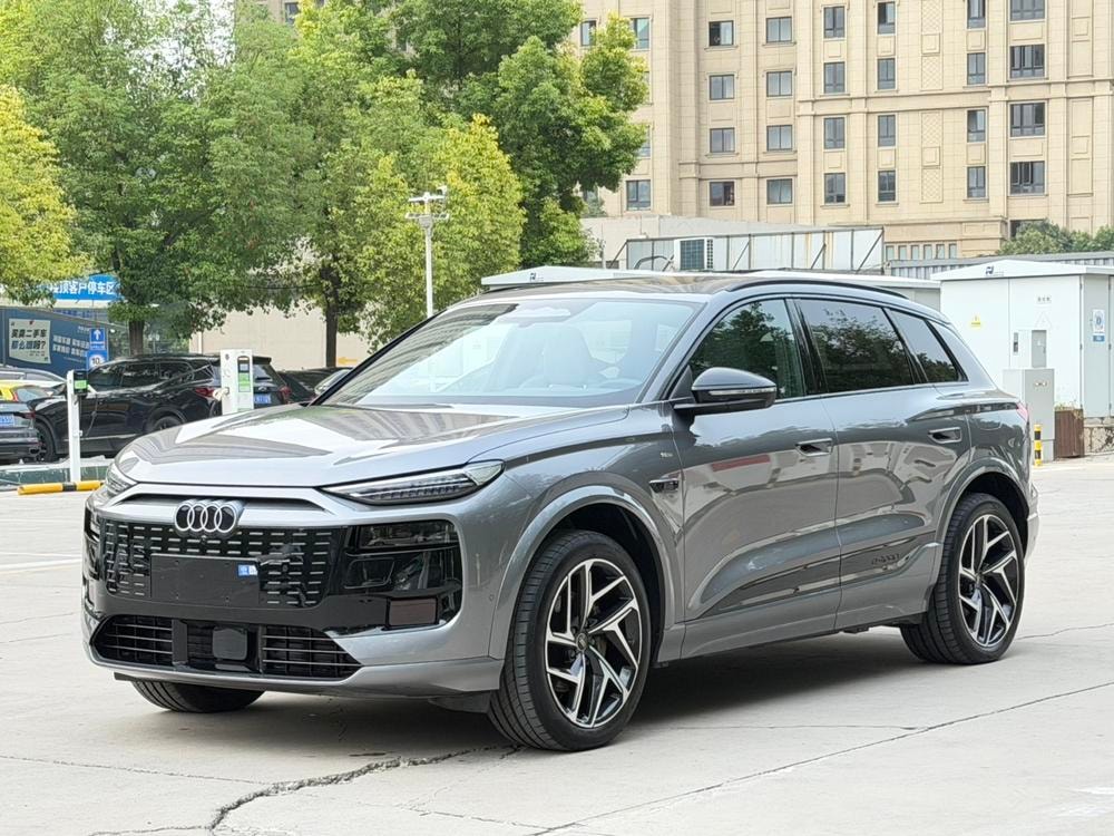 Audi Q6L e-tron 2026 — фото автомобиля