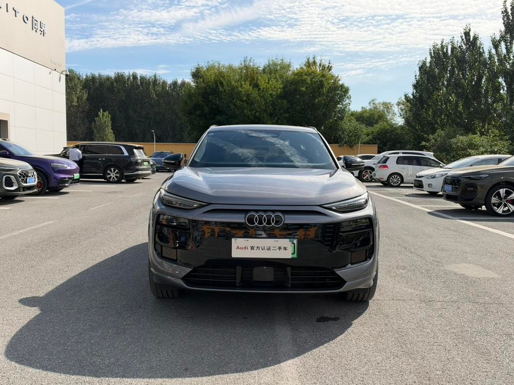 Audi Q6L e-tron 2026 — фото автомобиля