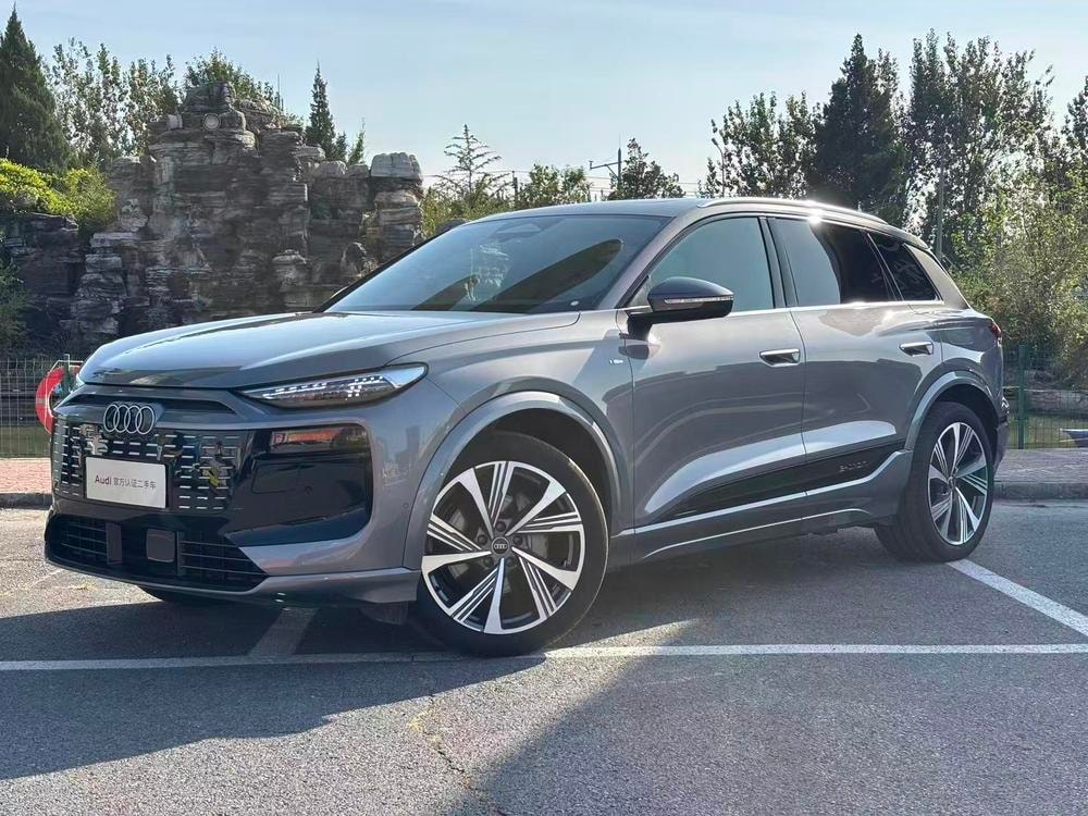 Audi Q6L e-tron 2026 — фото автомобиля
