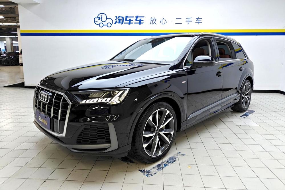 Audi Q7 2021 — фото автомобиля
