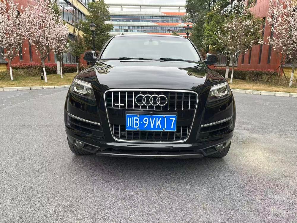 Audi Q7 2013 — фото автомобиля