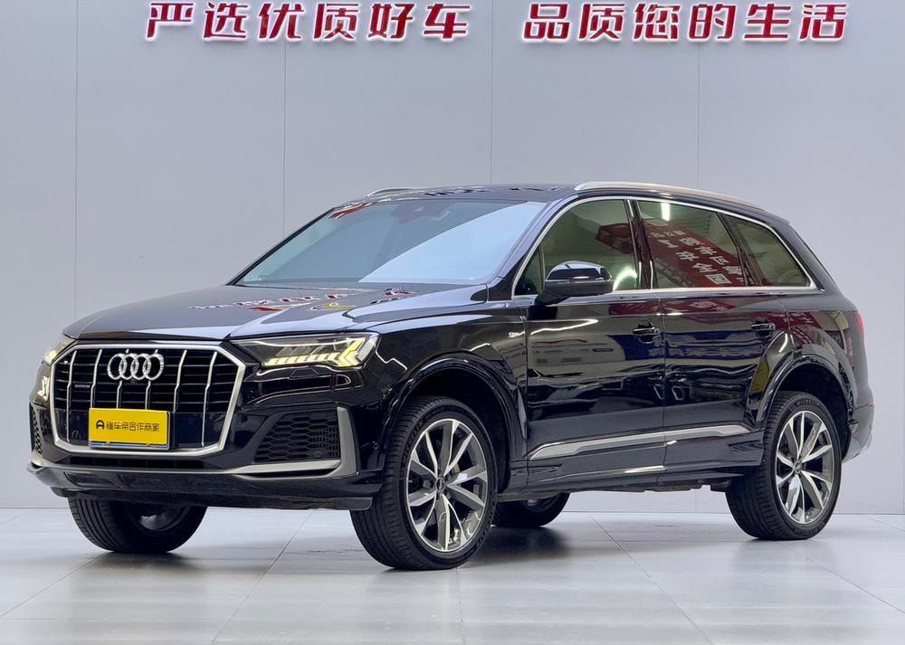 Audi Q7 2021 — фото автомобиля