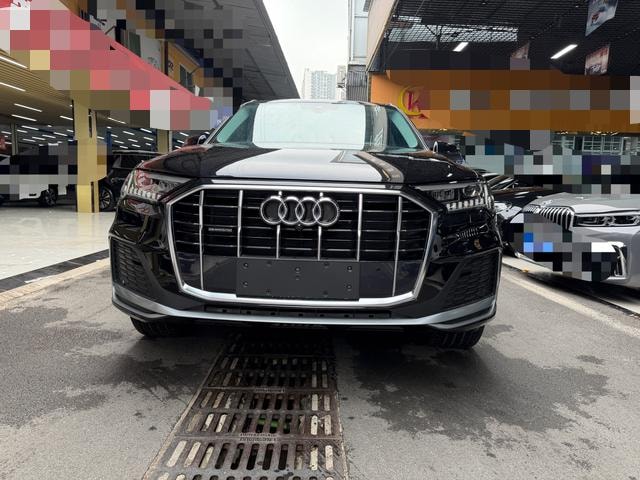 Audi Q7 2021 — фото автомобиля
