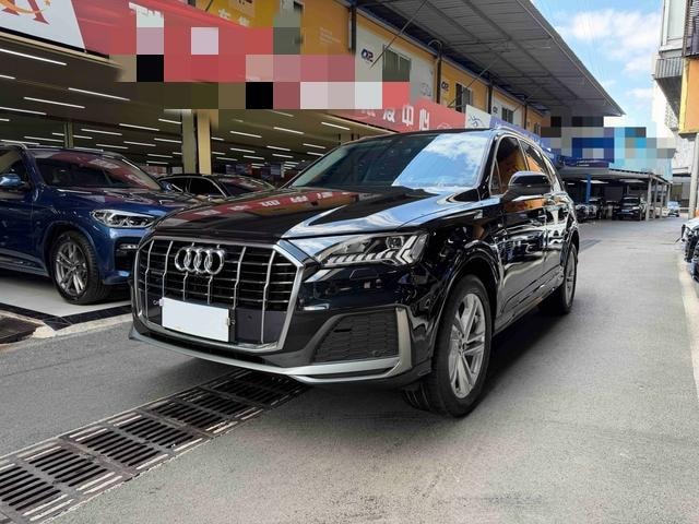 Audi Q7 2023 — фото автомобиля