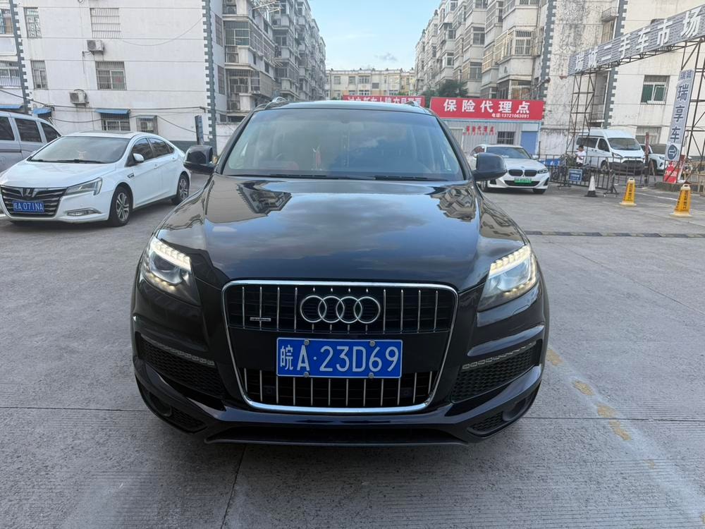 Audi Q7 2013 — фото автомобиля