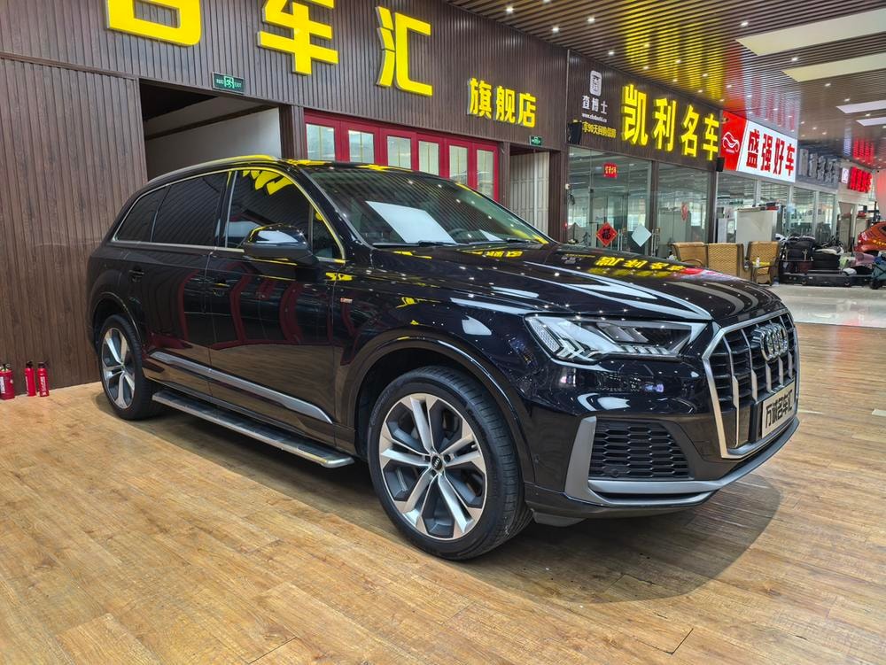 Audi Q7 2020 — фото автомобиля