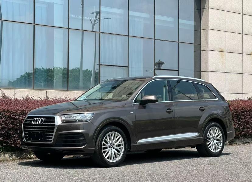 Audi Q7 2016 — фото автомобиля 1
