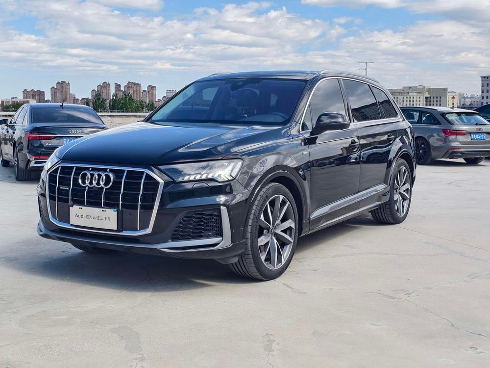 Audi Q7 2023 — фото автомобиля