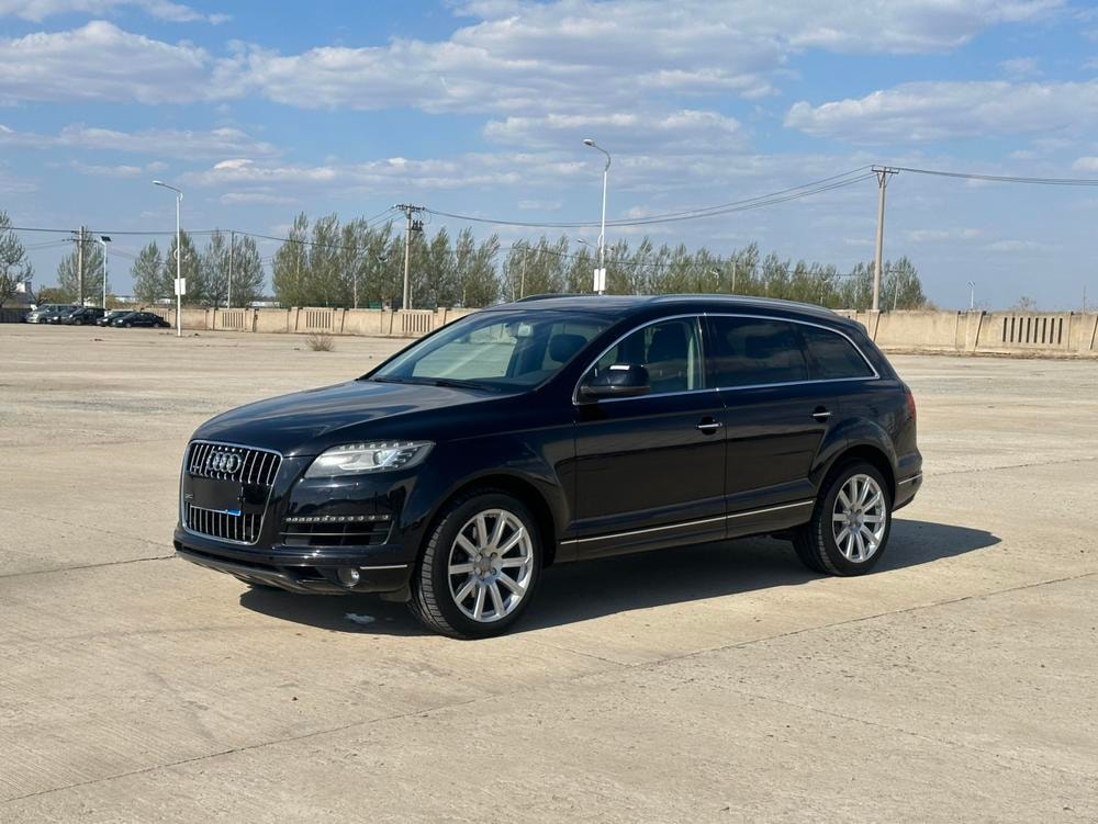 Audi Q7 2011 — фото автомобиля