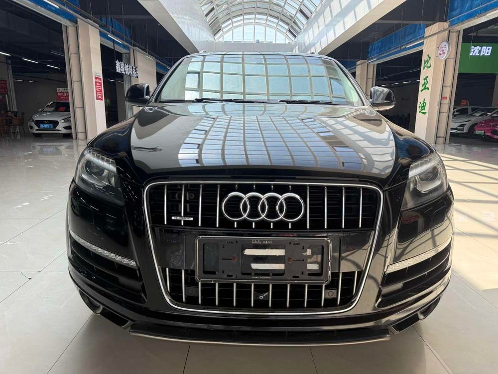 Audi Q7 2015 — фото автомобиля 1