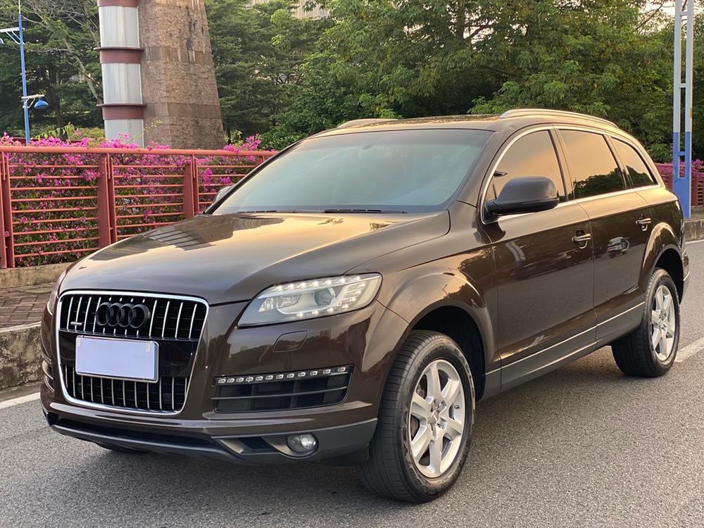 Audi Q7 2013 — фото автомобиля