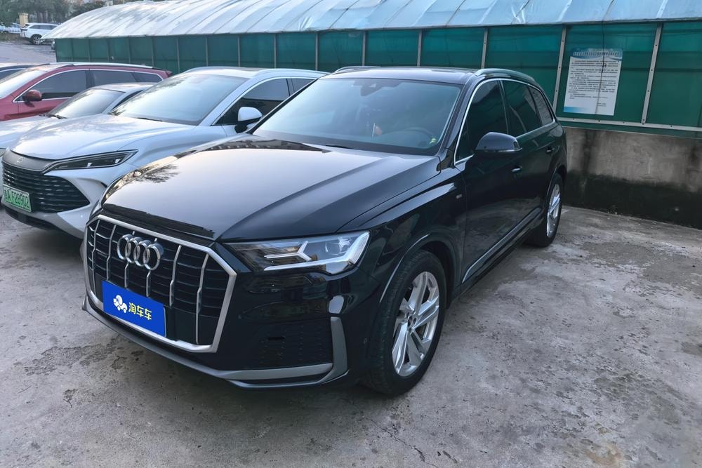 Audi Q7 2023 — фото автомобиля
