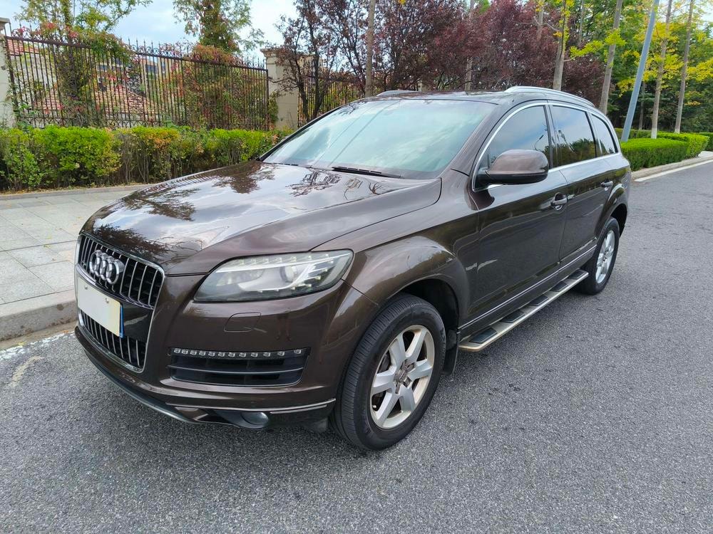 Audi Q7 2012 — фото автомобиля