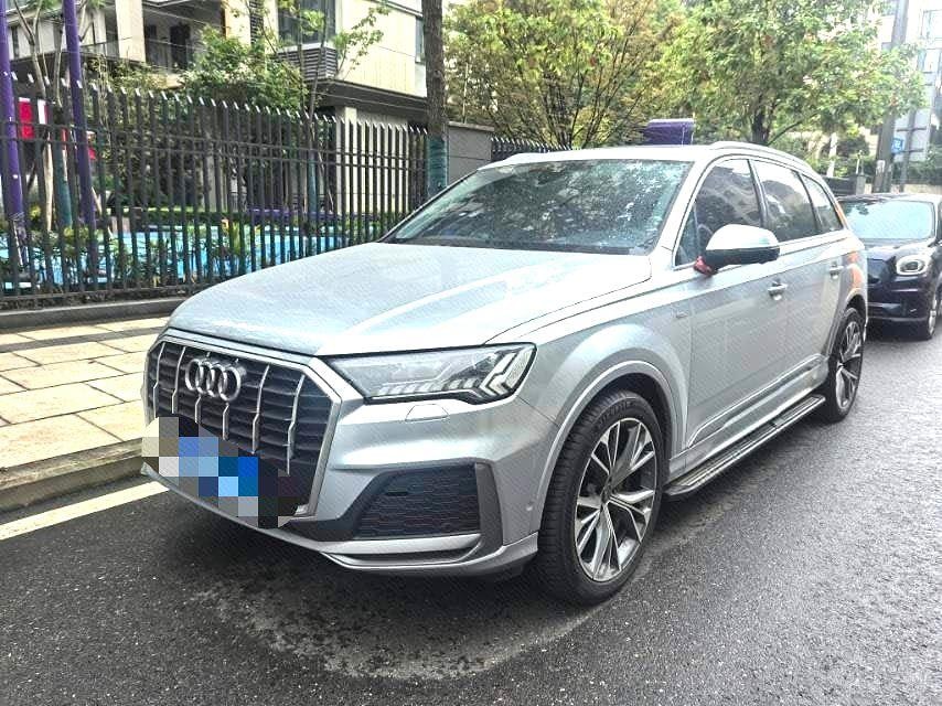 Audi Q7 2023 — фото автомобиля